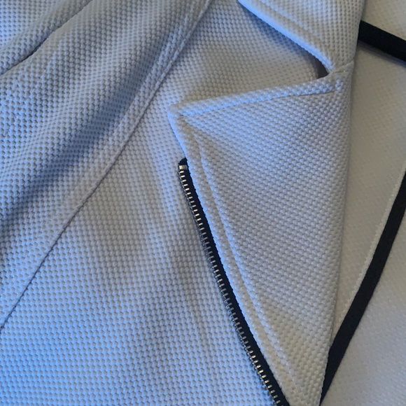 Blazer - Picture 8 of 8